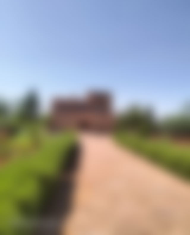 فيلا فسيحة للبيع بتاحناوت — تحناوت