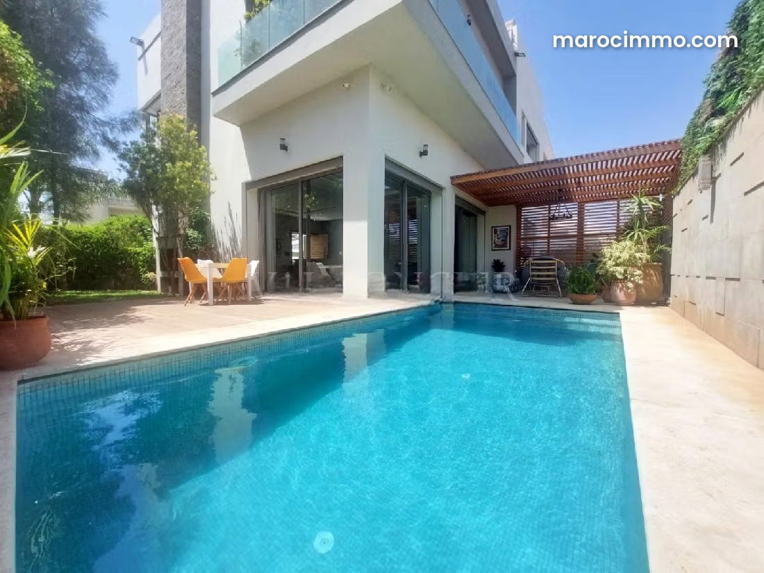 Furnished villa with swimming pool for rent in central Bouskoura — Bouskoura