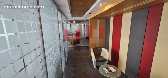 Plateau de bureau premium aménagé de 1.300 m de surface en plein Bld Massira a la location — 2