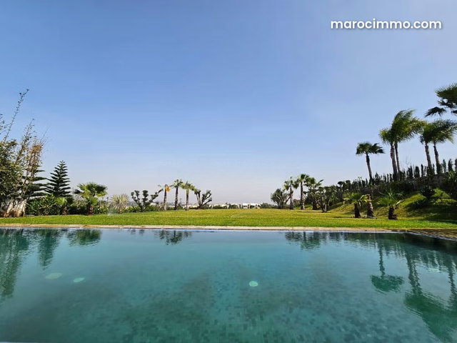 Exceptionnelle villa de maître front golf — 2