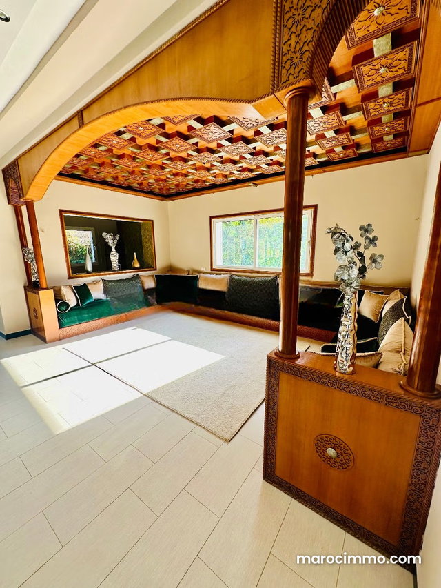 Villa à Vendre de 881.0 m² à Casablanca, Bouskoura — 4