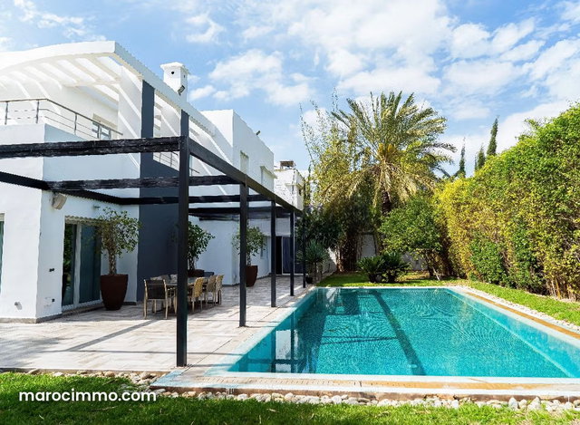 Villa à Vendre de 881.0 m² à Casablanca, Bouskoura — 2