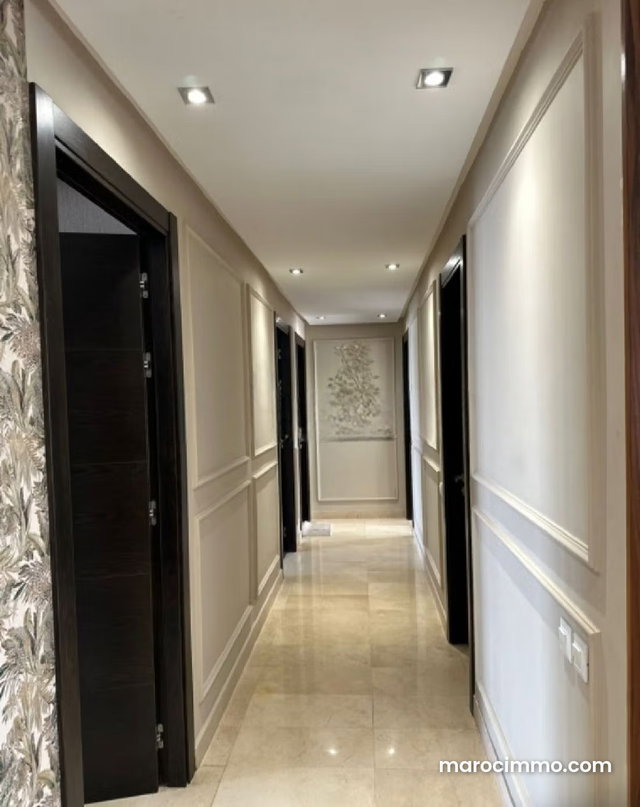 Très bel appartement bouskoura golf — 2