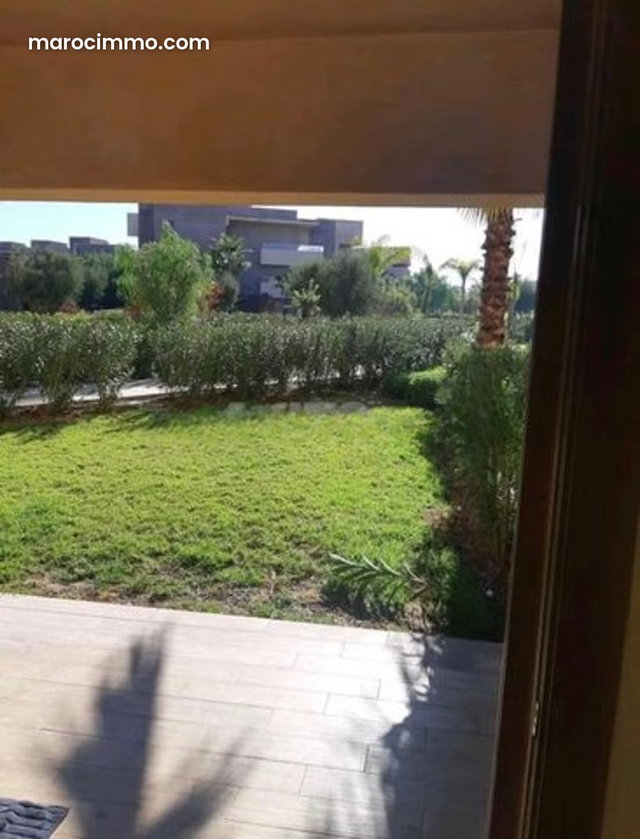 A Magnificent 2 Bedroom Vacant Prestige Golf City Apartment — 2
