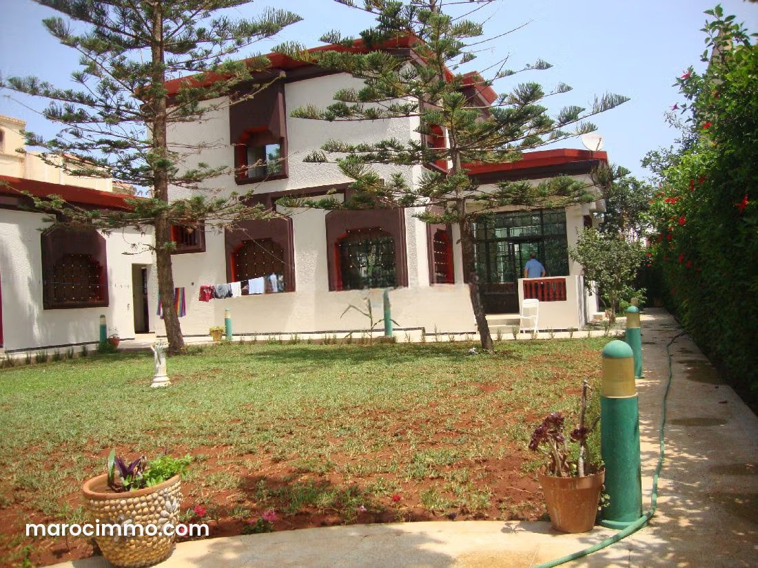 530 m² villa with 7 bedrooms, swimming pool and sea view in Saidia — Saidia