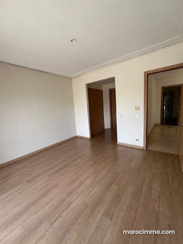 Villa à présitgia pour location avec piscine 348m² — 3