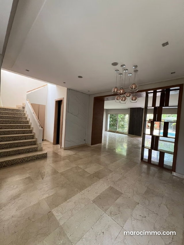 Villa à présitgia pour location avec piscine 348m² — 2