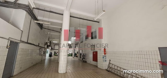 Excellent showroom en plein bld mly ismail Ain sebaa de 1900 m de surface exploitable a la location — 4