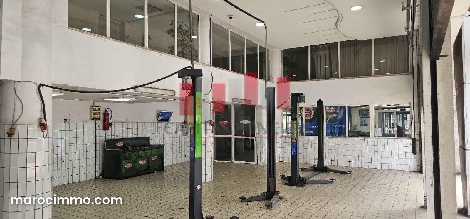 Local commercial 1900 m² sur trois niveaux, Ain Sebaa, Casablanca — Casablanca