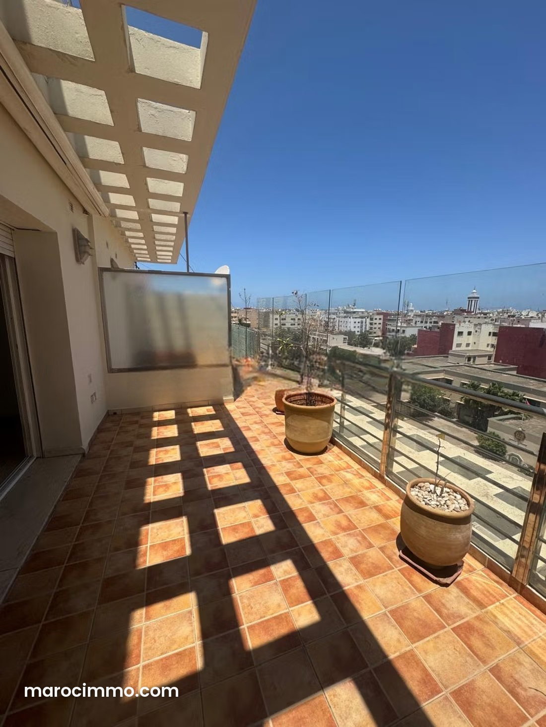 Appartement 102 m² à louer Beauséjour, Casablanca avec terrasse — Casablanca