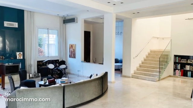 Villa à Vendre de 412.0 m² à Casablanca, Longchamps — 2