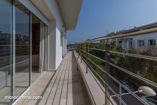 Appartement à louer à Ain Diab. Superficie 150 m². Bien meublé — 4