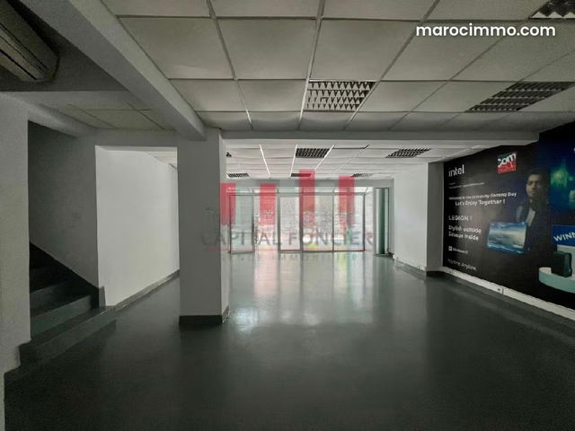 Local commercial de 140m2 à la location Rue d’Alger — الدار البيضاء