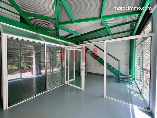 Local commercial de 140m2 à la location Rue d’Alger — 2