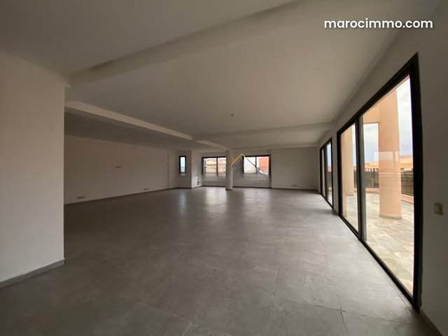 Magnifique Local À Vendre Au Coeur De Gueliz — 2