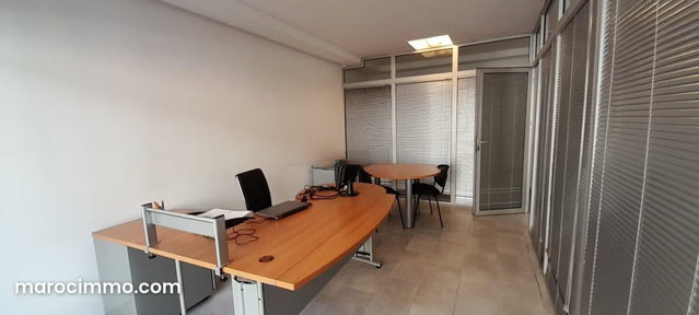 Bureau équipé bien situé au centre ville — 3