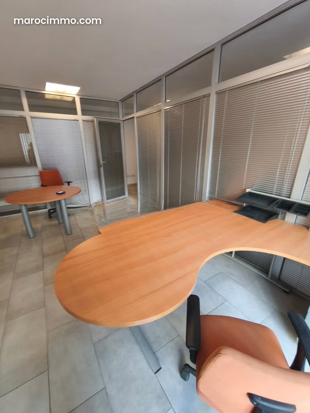 Bureau équipé bien situé au centre ville — 4