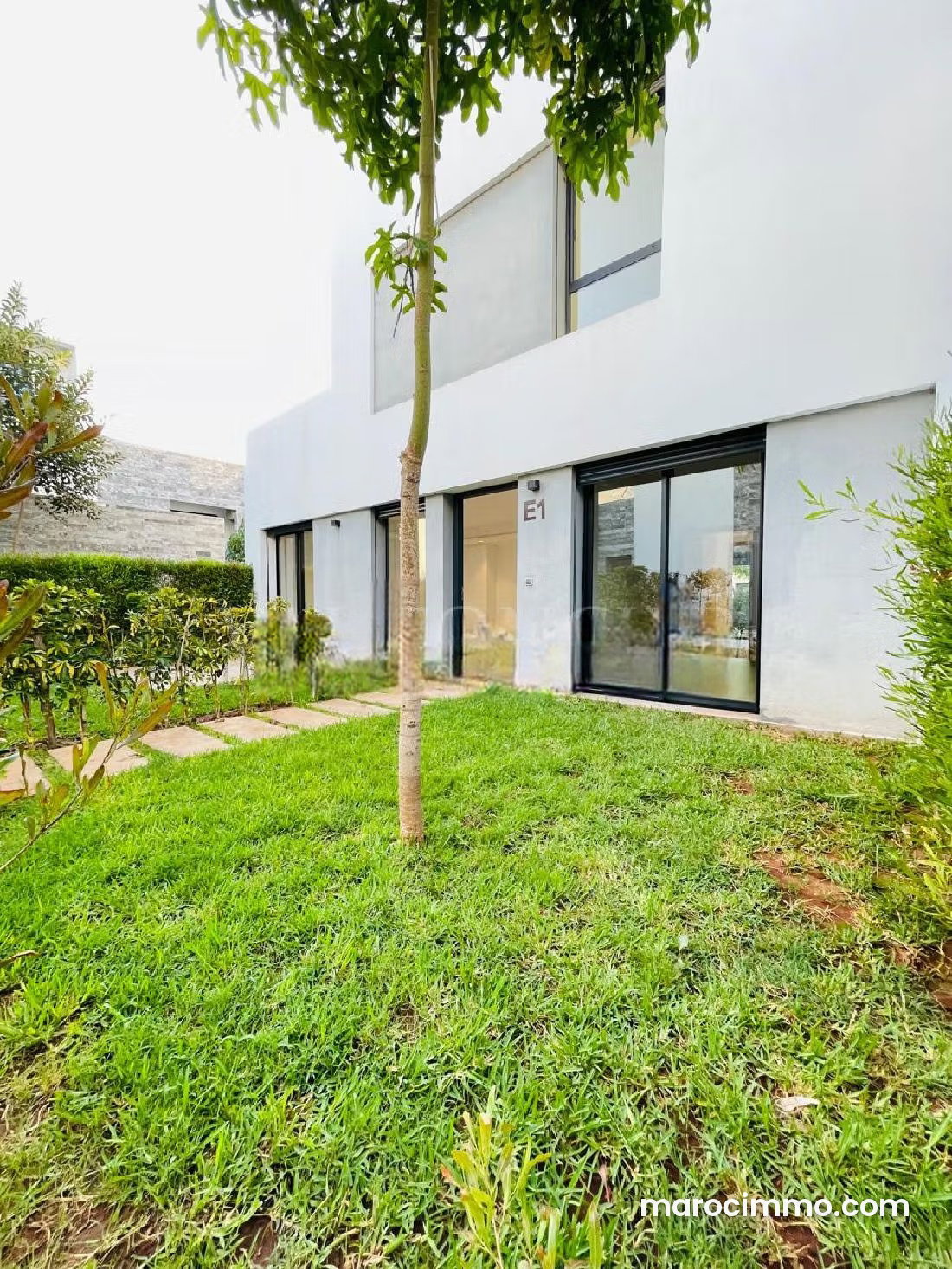130 sqm garden-level apartment in Ville Verte Bouskoura with terrace — Bouskoura