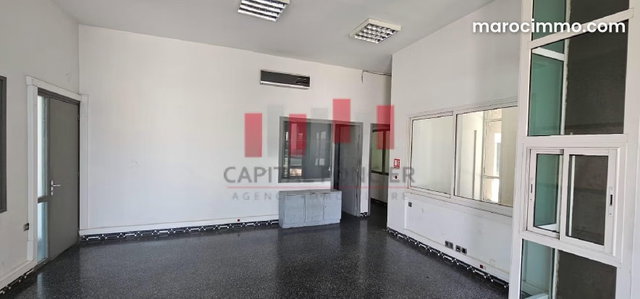 Unité industrielle showroom en plein Bld mly ismail ain sebaa de 9200 m de surface a la location idéal pour un concessionaire ou showroom — 4