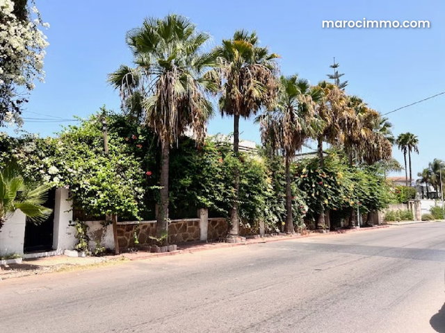 Villa zone D3 commerce de proximite 1154m2 — 2