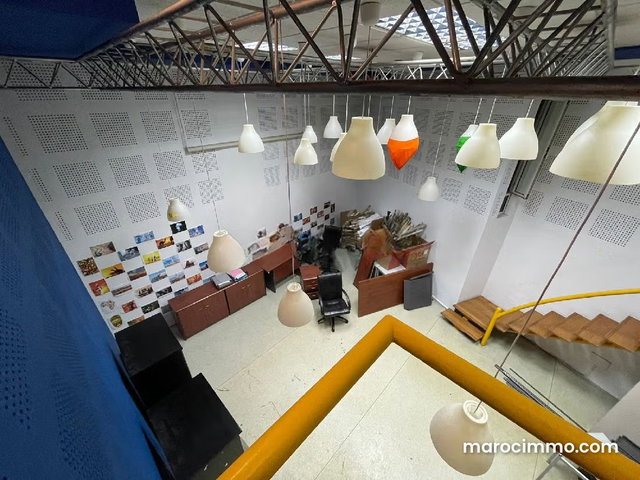 Magasin à gauthier pour location de 217 m² — 3