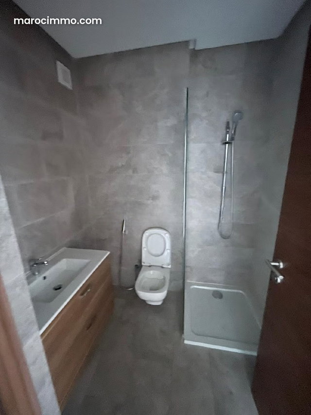 Appartement pour location à finance city vide — 3