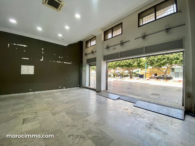 Commercial Property 305m² Boulevard Biiranzarane Racine — 4