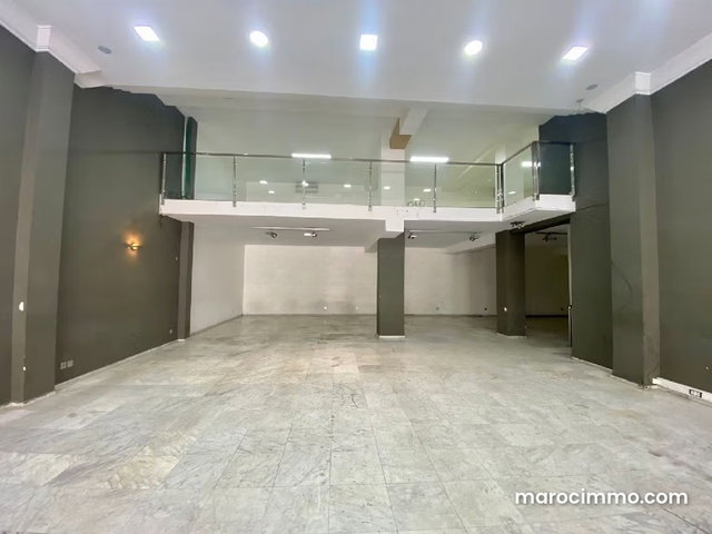Commercial Property 305m² Boulevard Biiranzarane Racine — 3