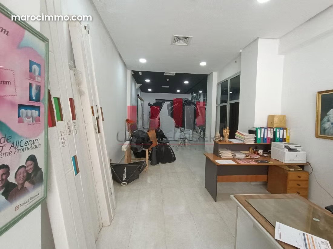 محل تجاري فسيح للكراء بحي راسين في الدار البيضاء — الدار البيضاء