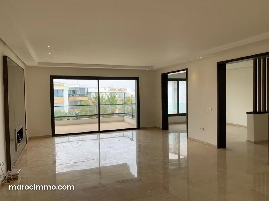 220 m² Apartment with Ocean Views and Swimming Pool, Dar Bouazza — Dar Bouazza