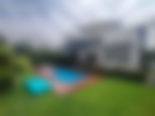 فيلا راقية بمسبح وحديقة في قلب بوسكورة — بوسكورة