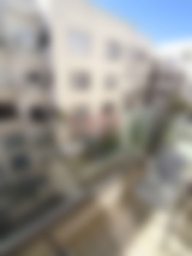 شقة مفروشة بشرفة للكراء بحي بورغون في الدار البيضاء — الدار البيضاء