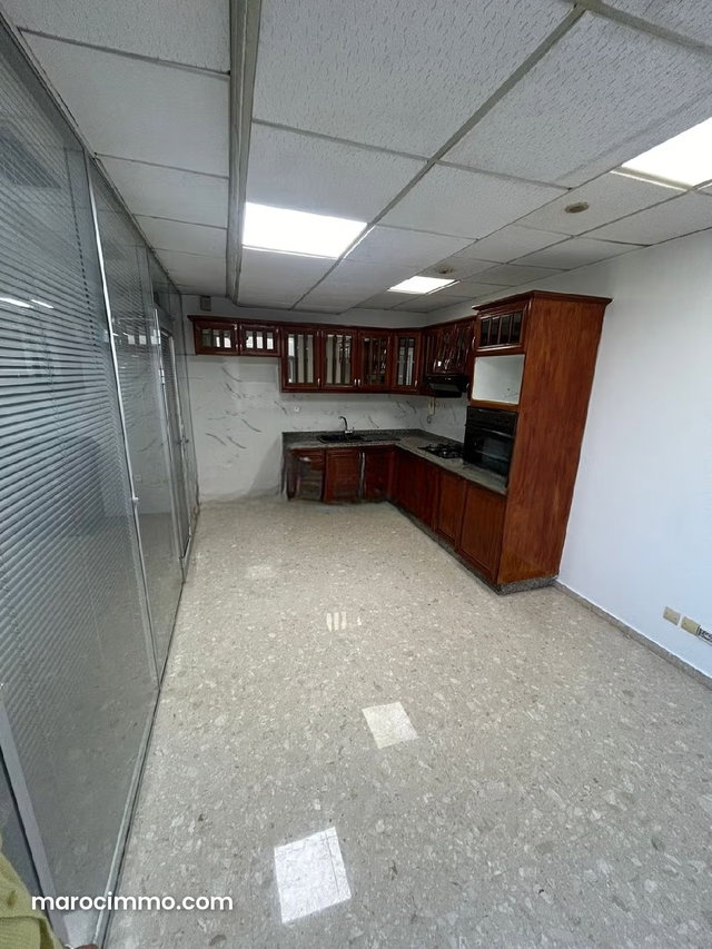 Beaux bureaux à louer à Maârif. Surface de 164 m². Service de concierge et climatisation — 2