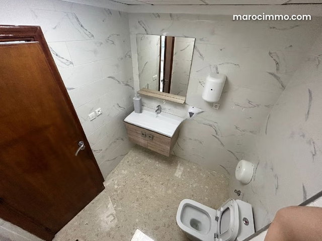 Beaux bureaux à louer à Maârif. Surface de 164 m². Service de concierge et climatisation — 3