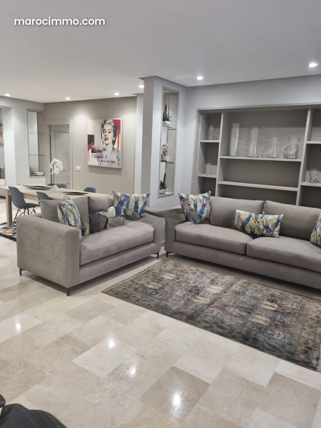 Beautiful Root Floor High-Rise Apartment — 2