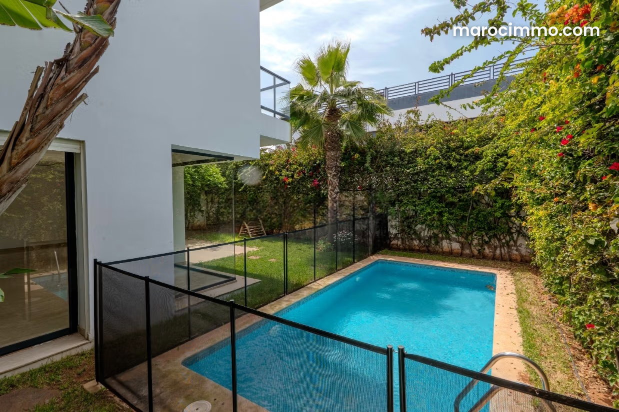 380 m² Villa with Pool and Garden, Dar Bouazza — Dar Bouazza