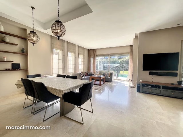 Villa meublée à louer sur prestigia golf city bouskoura avec piscine et jardin — 5