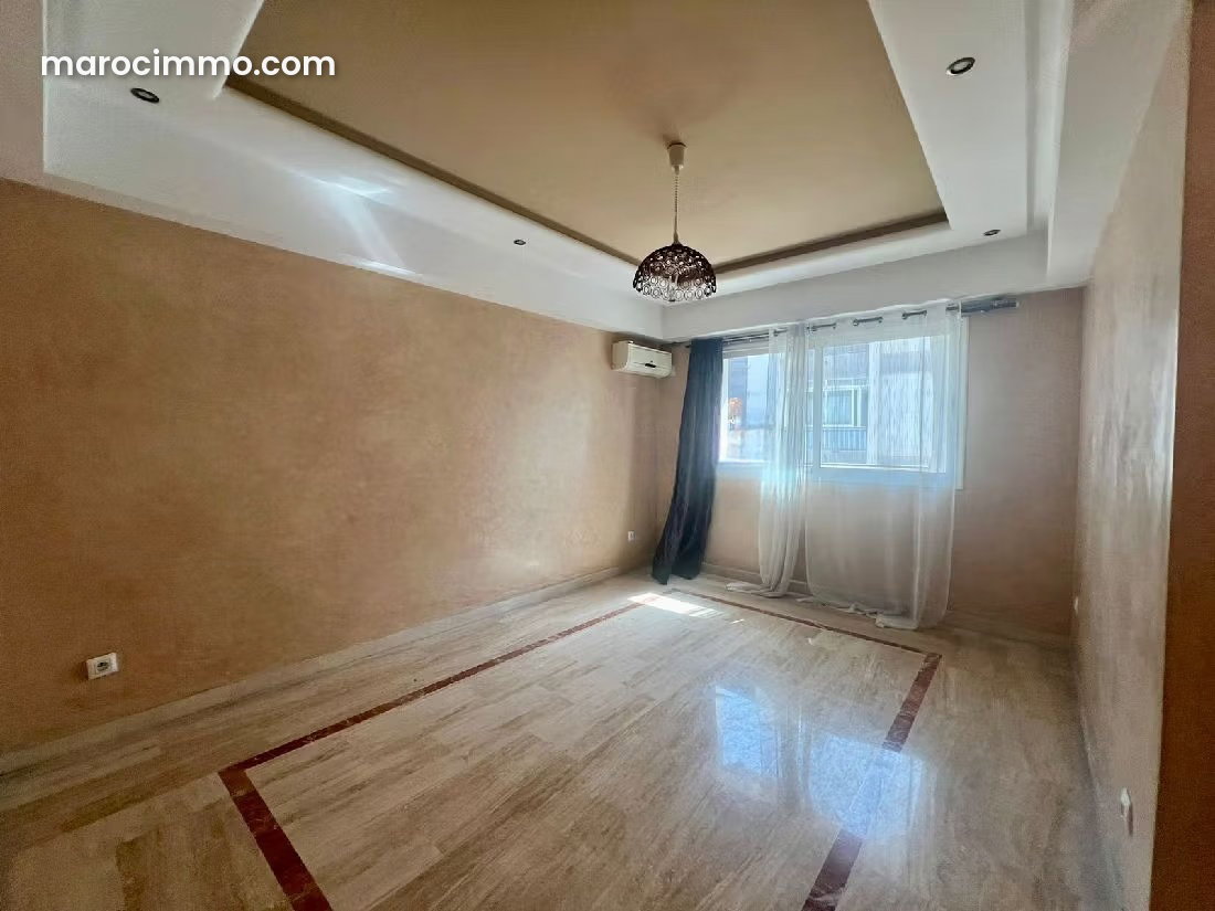 One-Bedroom Apartment with Terrace and Garage, Maarif, Casablanca — Casablanca