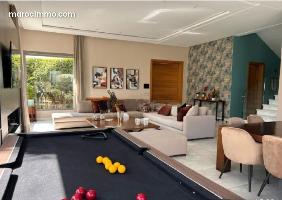 Très belle villa meublee bouskoura