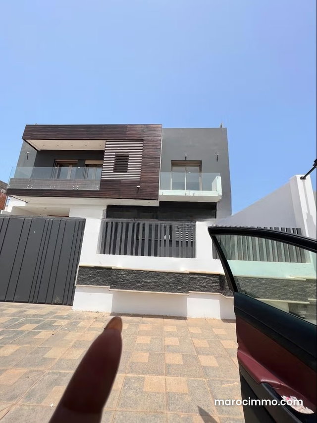 Villa de luxe à vendre à Plage Oued Cherrat. 6 chambres. Meublé — 3