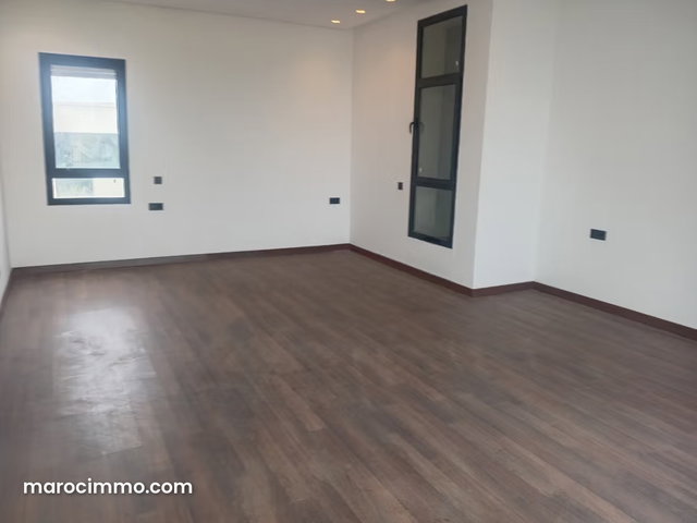 Belle villa vide bouskoura — 2
