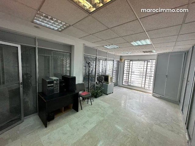 Offices for Rent in Racine. 5 Rooms, 104 m². Elevator and Garage — 2