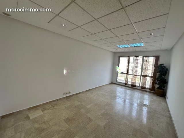 Offices for Rent in Racine. 5 Rooms, 104 m². Elevator and Garage — 3
