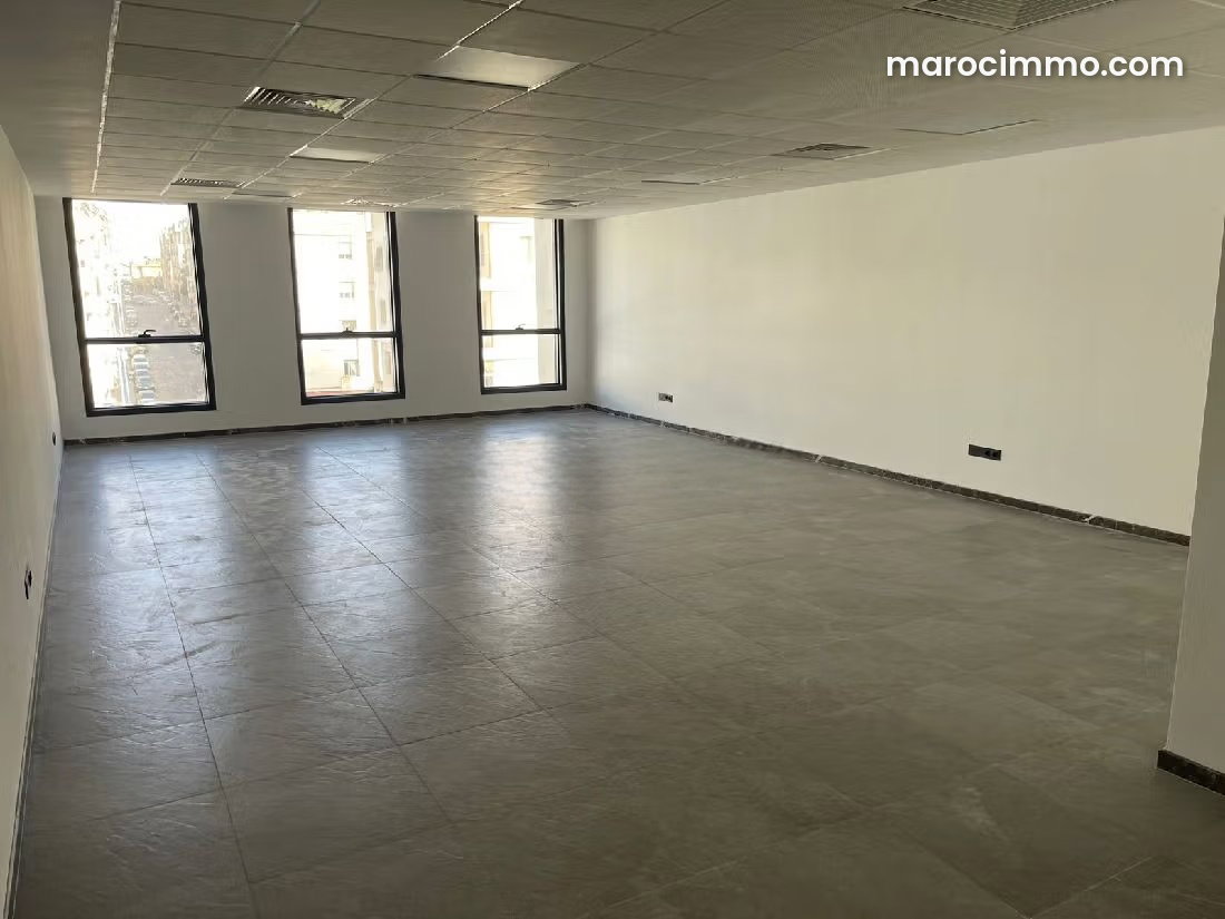 محل تجاري بارز للكراء بحي كاليفورنيا الدار البيضاء — الدار البيضاء