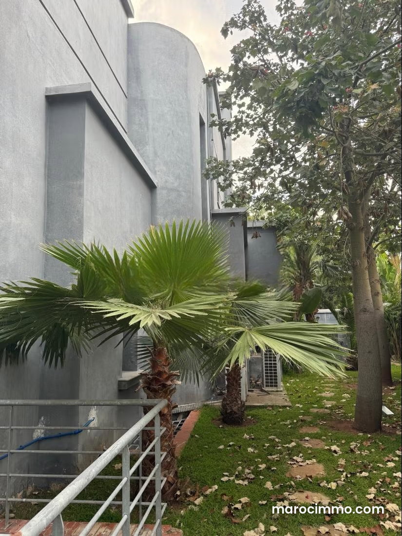 Bureau 700 m² avec jardin et terrasse, Oasis, Casablanca — Casablanca