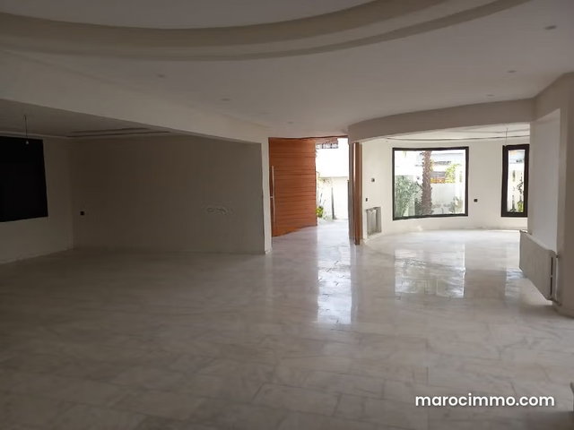 Splendide villa à vendre à Bir Rami Ouest. Superficie 640 m². Cheminée et concierge — 2