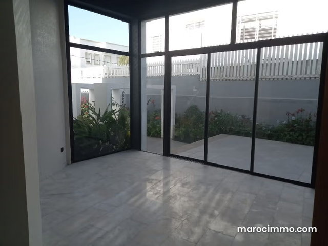 Splendide villa à vendre à Bir Rami Ouest. Superficie 640 m². Cheminée et concierge — 4