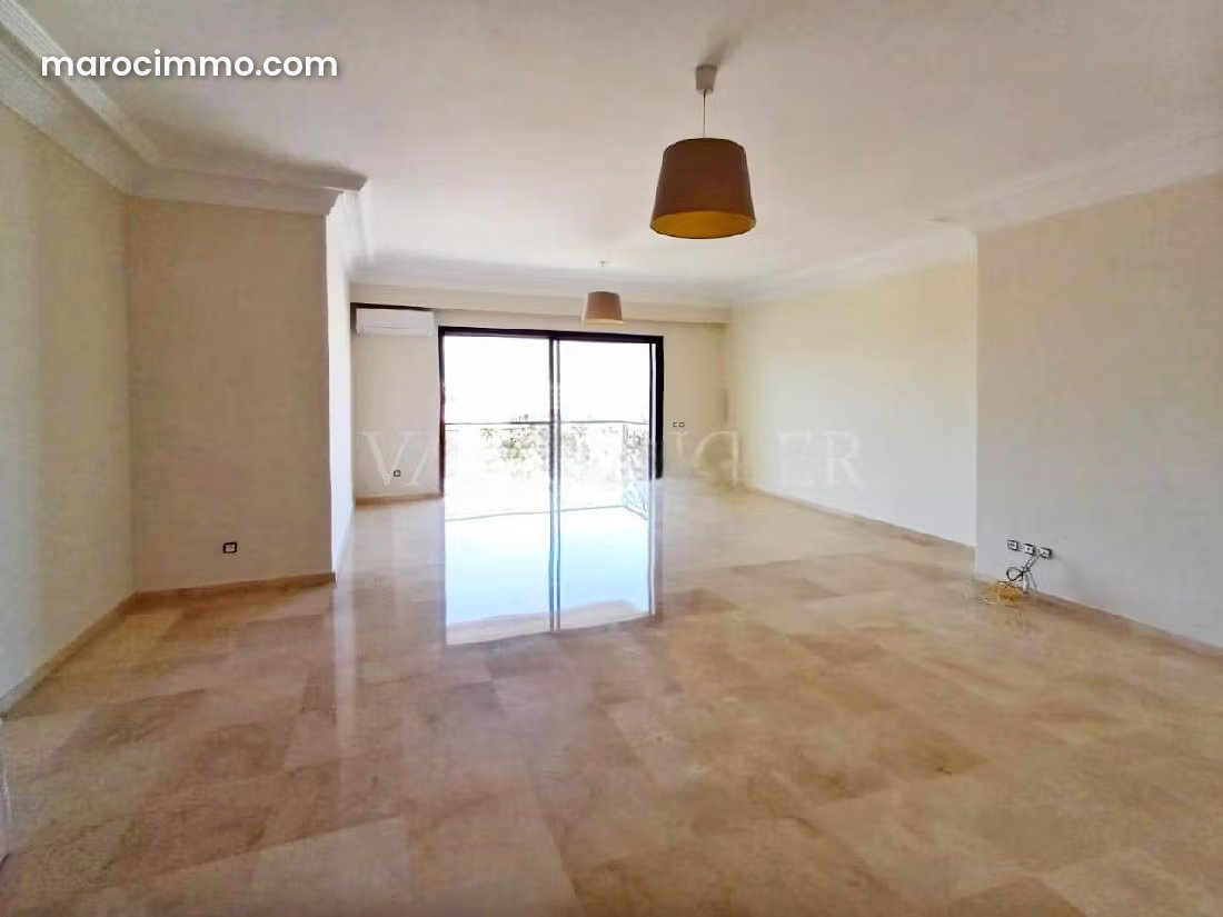 Bright Apartment with Terrace for Rent in Racine, Casablanca — Casablanca