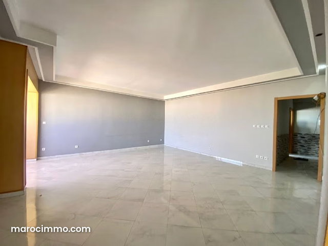 Bureau exclusif étage élevé vue panoramique — 4