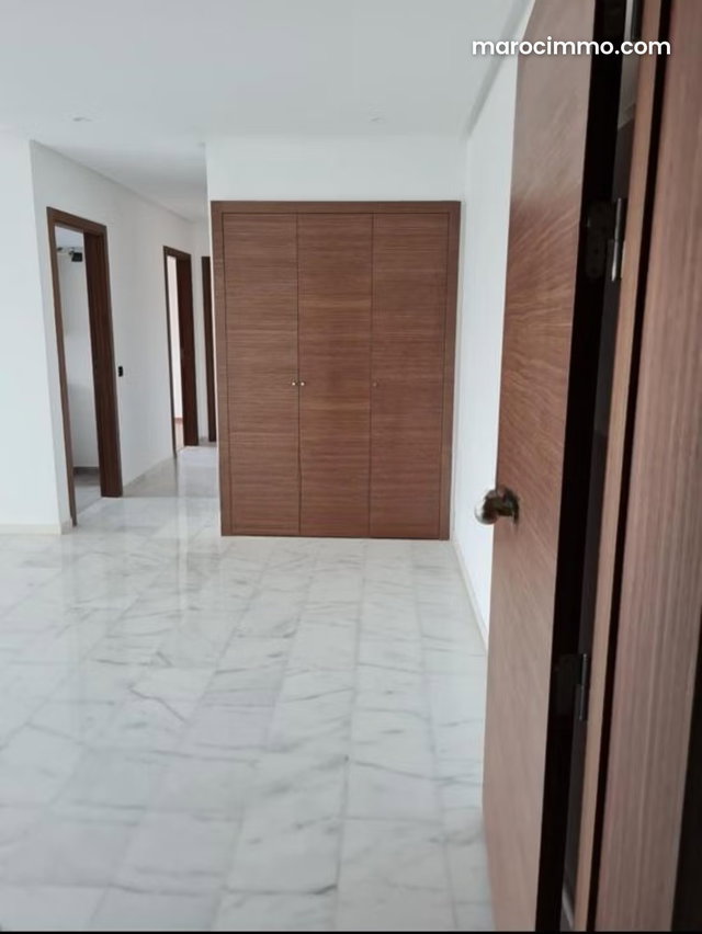 Sublime Appartement meublé à CFC — 2